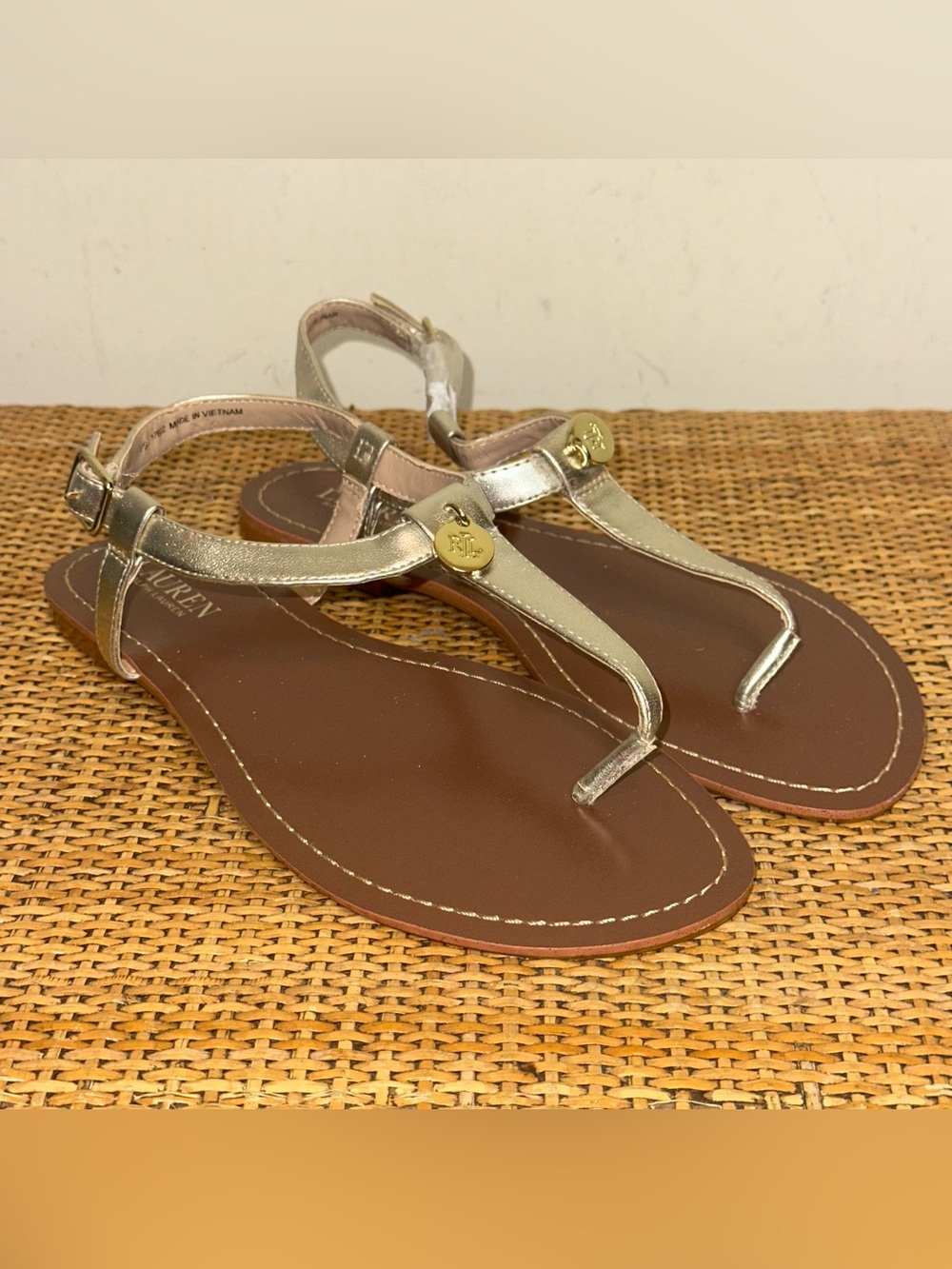 Lauren Ralph Lauren Thong Leather Sandals Womens Size 8 Gold Hardware Bohemian